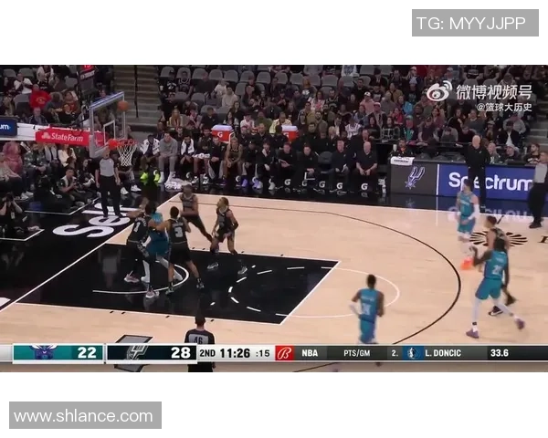 文班亚马首场比赛表现惊人五次盖帽并隔扣字母哥引发热烈讨论