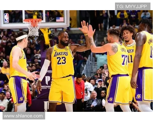 湖人对阵热火比赛中伤病潮来袭球员状态堪忧影响季后赛前景