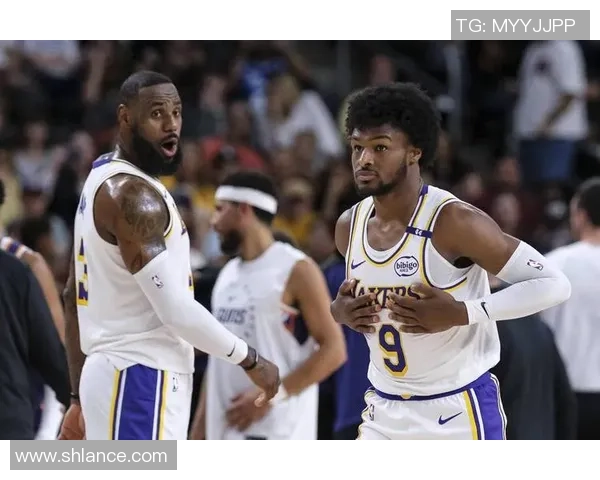 詹姆斯父子共谱篮球新篇章布朗尼正式宣布参加NBA选秀